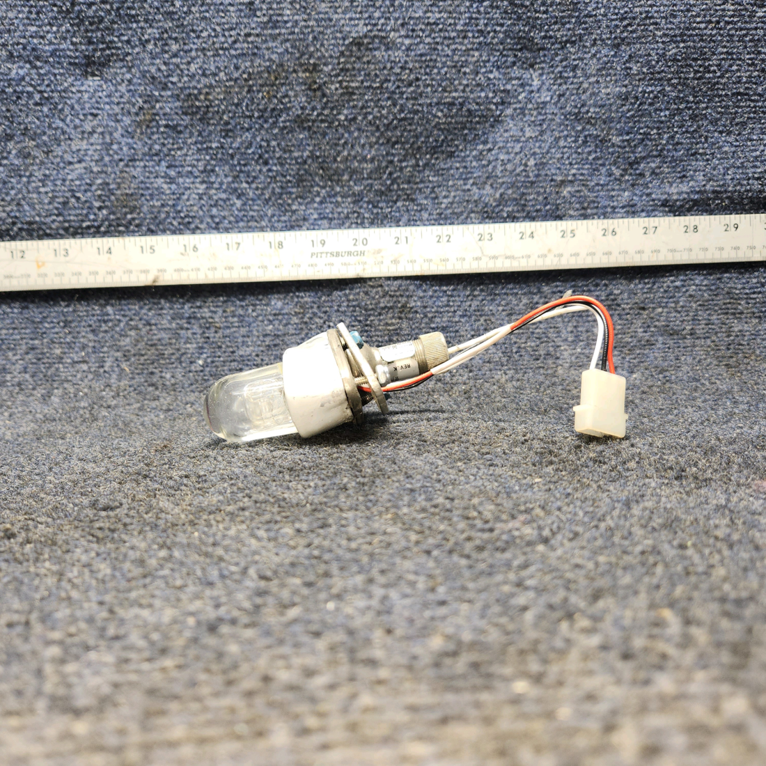 Used aircraft parts for sale, 01-0770054-00 WHELEN A650-PR-14V Beechcraft A24R Wing Nav Light w Strobe (Red, 14V) Cap is dent