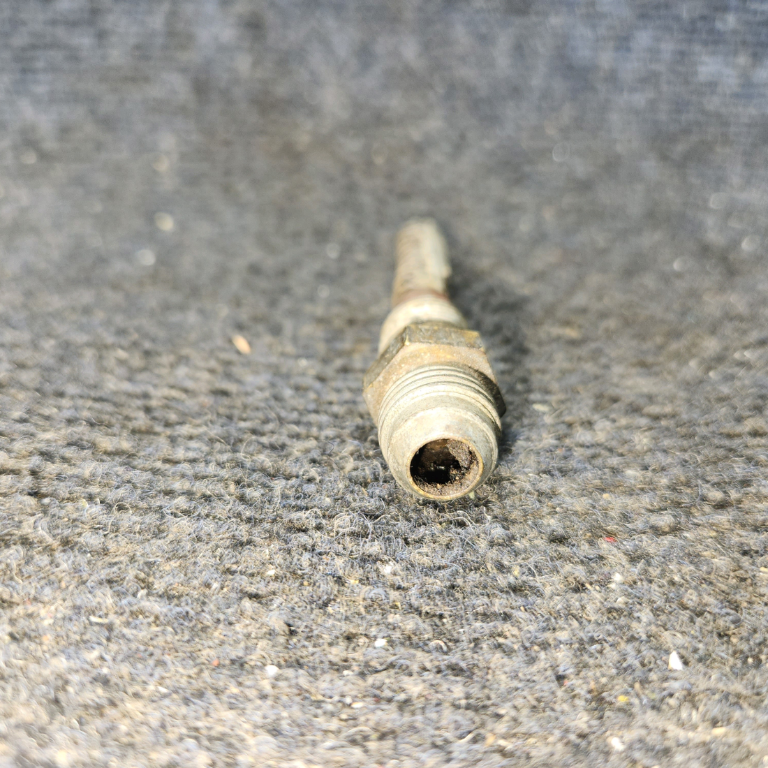 Used aircraft parts for sale, 0422130 Cessna 172 Fuel Tank Strainer (Finger Screen)