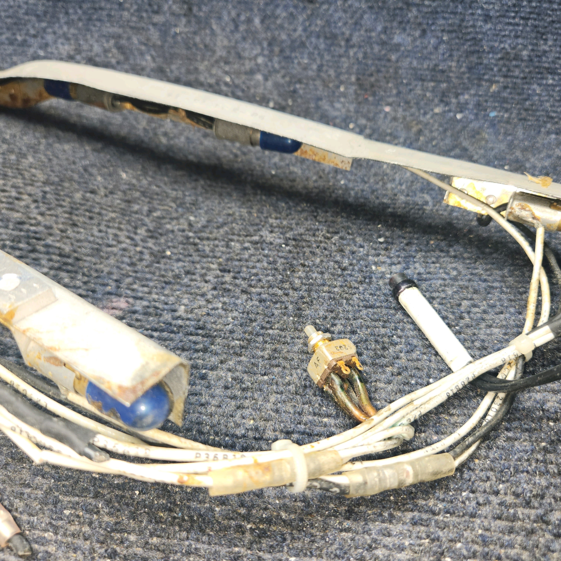 Used aircraft parts for sale, 96-534075-13 BEECHCRAFT 95-55B Reflector Assembly with Lamp Holder