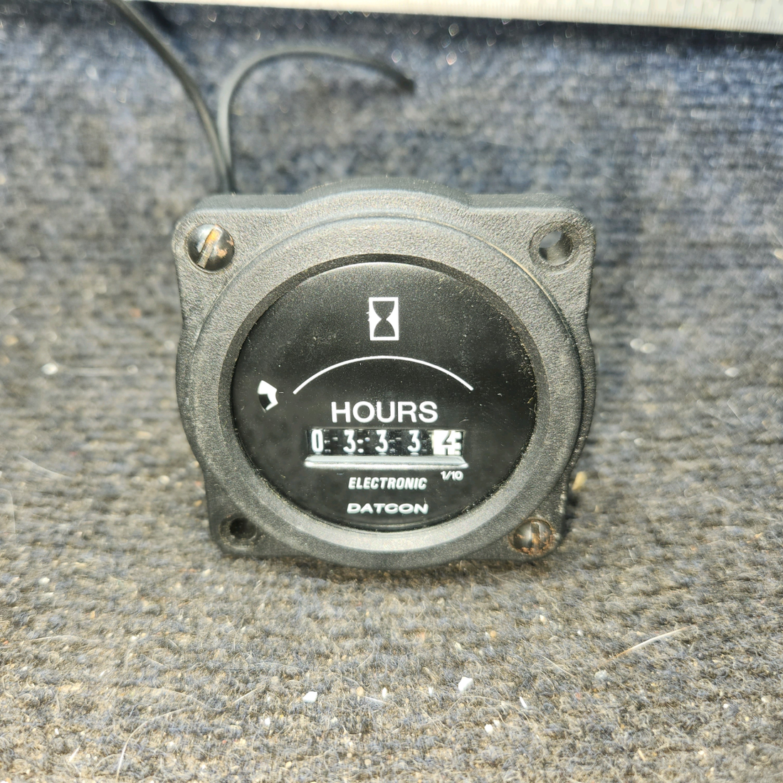Used aircraft parts for sale, 100690 Datcon 873-IB cessna 172k Hour Meter Indicator – 12/24V, 333.2 Hours