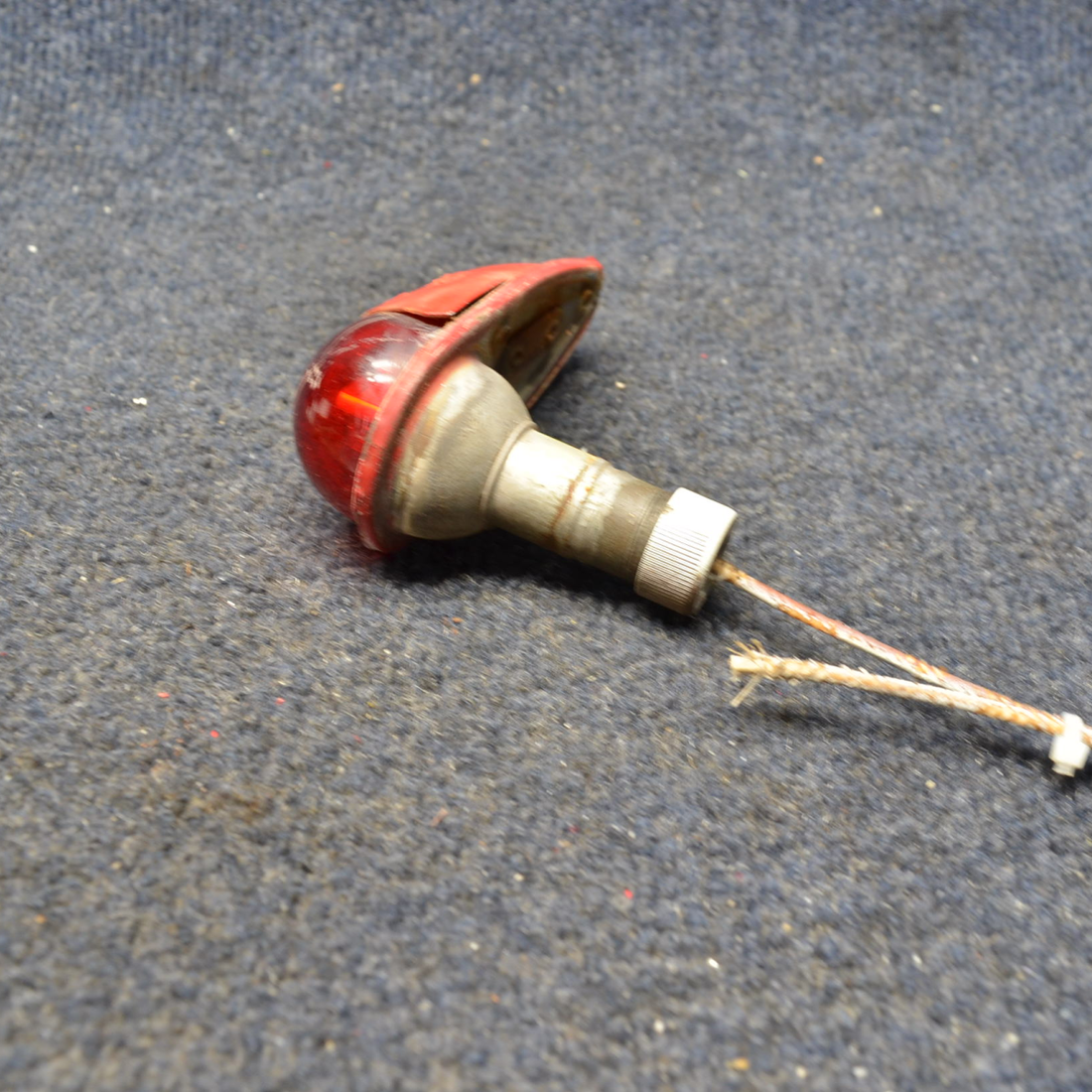 Used aircraft parts for sale, C622001-0201 Cessna C175 CESSNA WING POSITION LIGHT ASSY W/ RED LENS