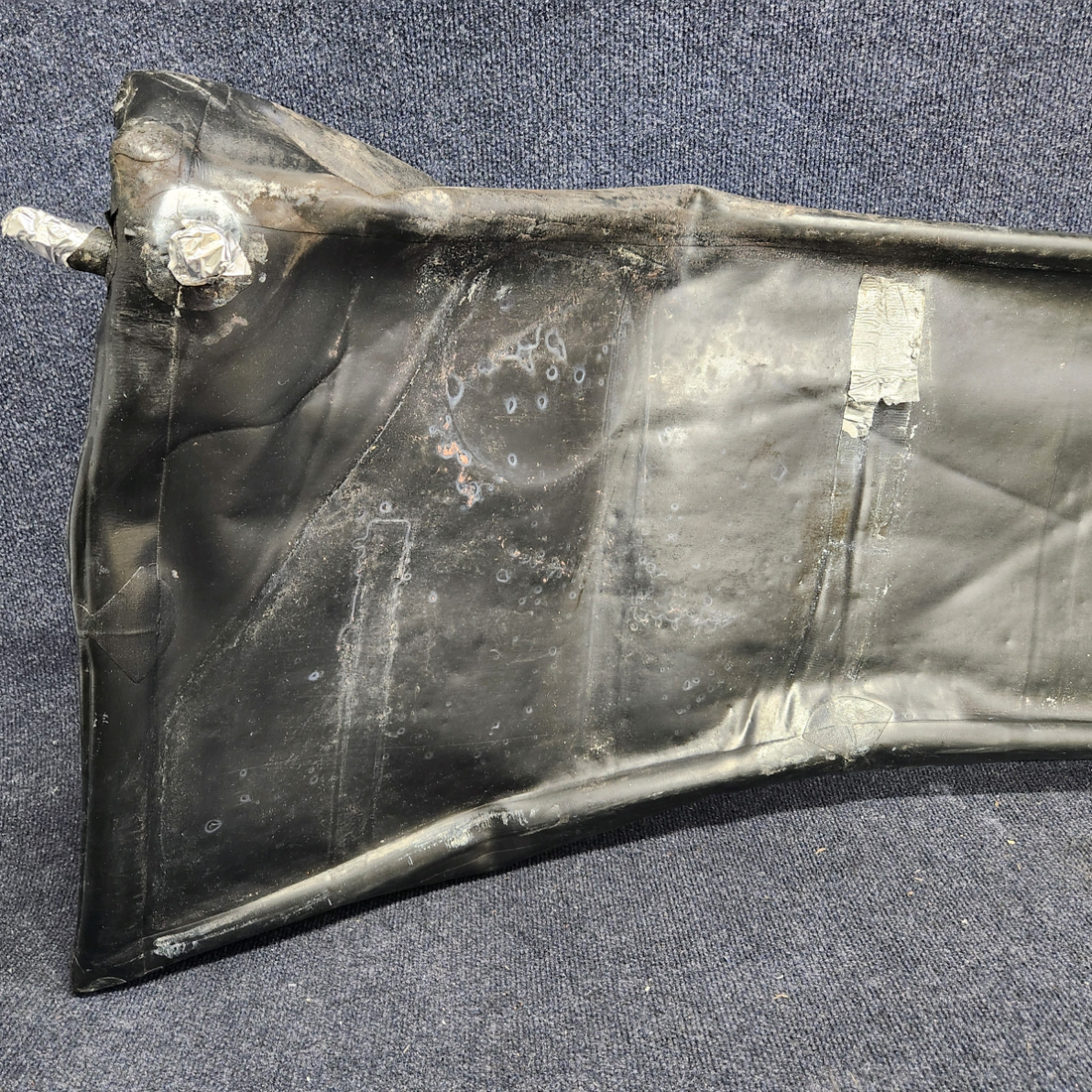Used aircraft parts for sale, 35-921242-12 Beechcraft F33A BEECHCRAFT FUEL CELL RH MAIN 40 GALLON UNBAFFLED.