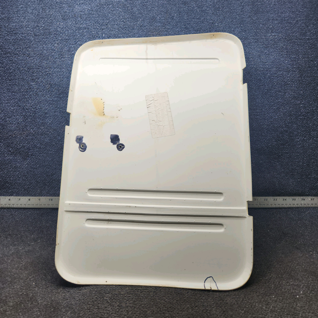 Used aircraft parts for sale, 0715079-18 cessna 172N Baggage Door Cover