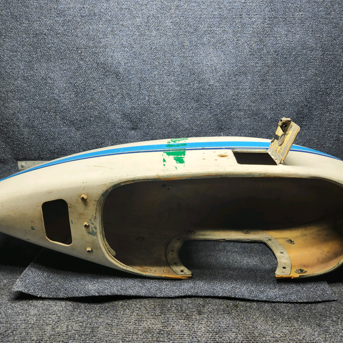 Used aircraft parts for sale, 0541223-16 Cessna  [part_model] WHEEL PANT ASSEMBLY RH W/ DOOR