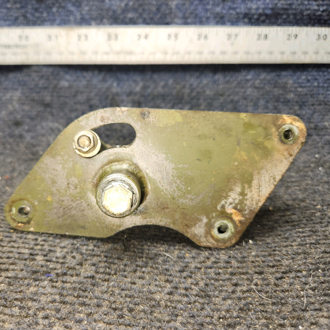 Used aircraft parts for sale, 0523223-2 cessna 172N Aileron Bellcrank Assembly – RH