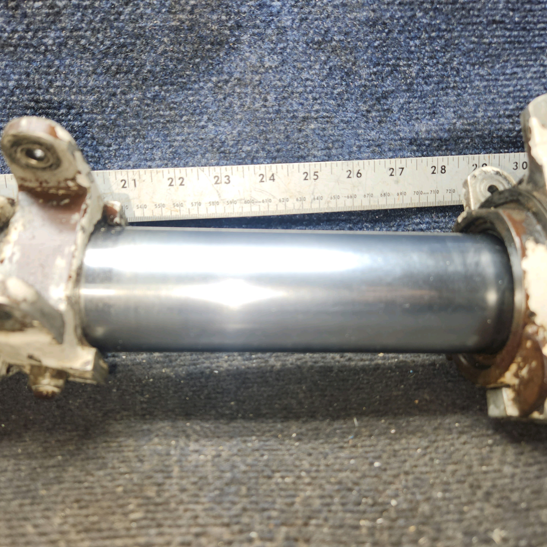 Used aircraft parts for sale, 0743600-200 Cessna 182G Nose Gear Assembly