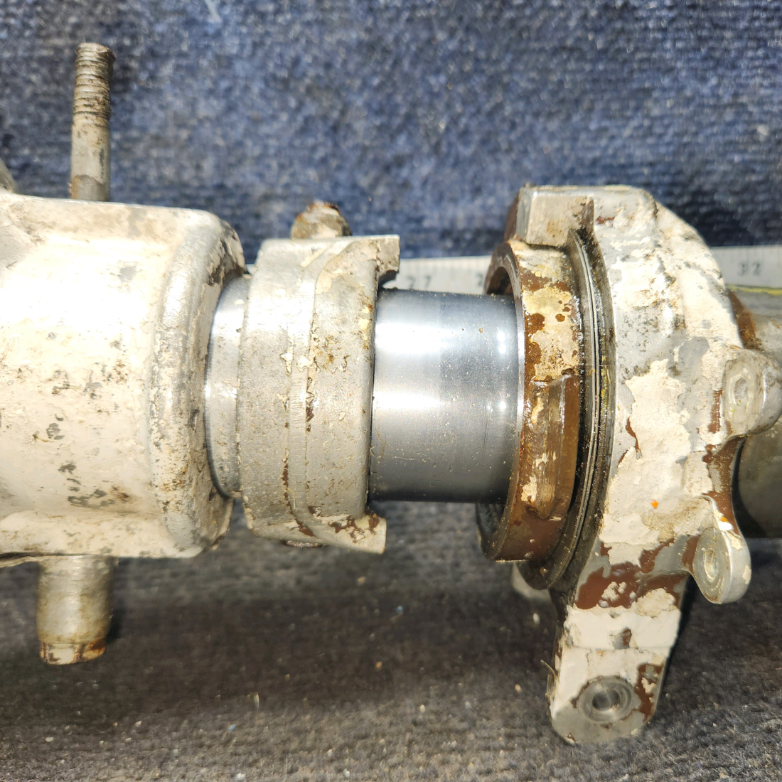Used aircraft parts for sale, 0743600-200 Cessna 182G Nose Gear Assembly