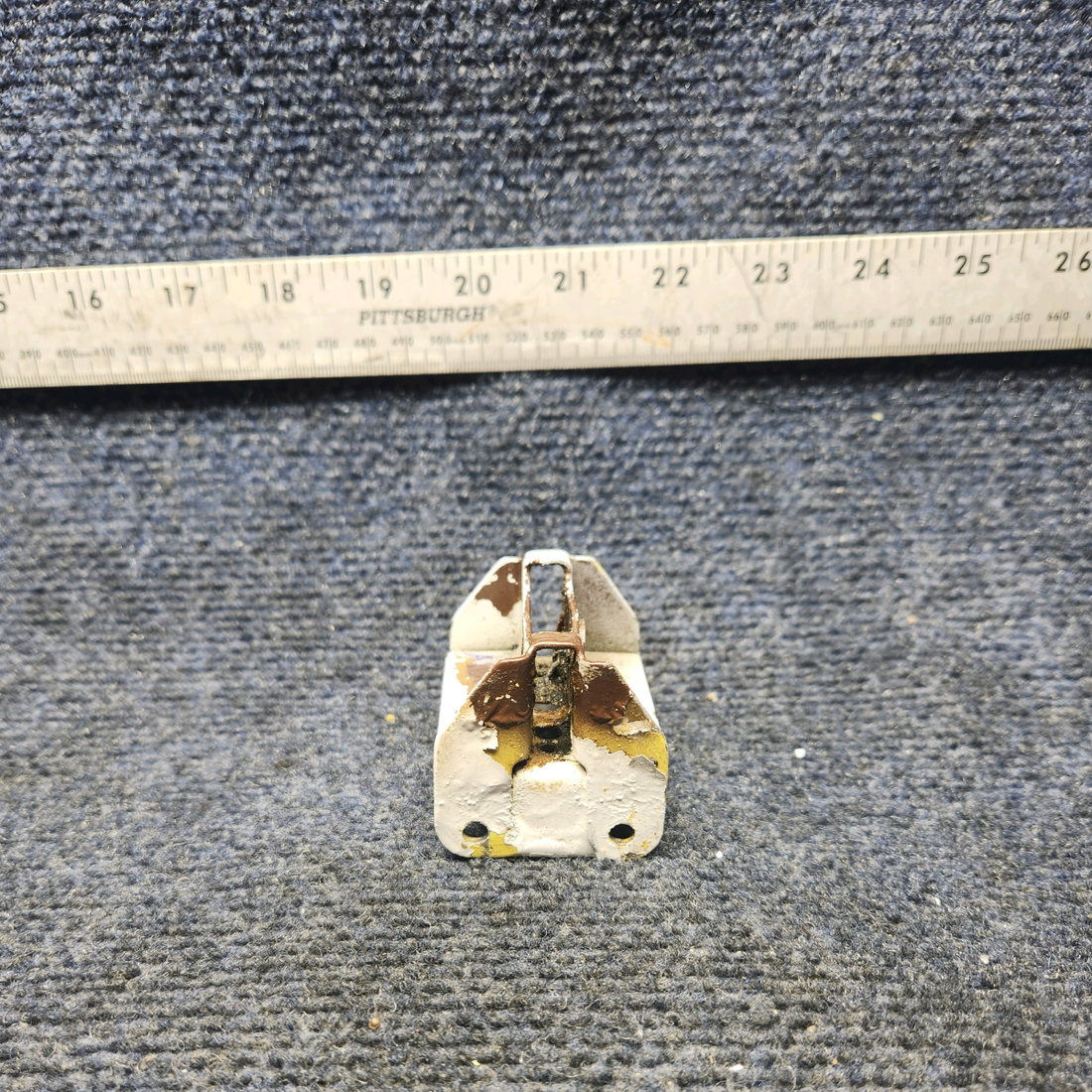 Used aircraft parts for sale, 35-135025-32 Beechcraft F33A HINGE BRACKET