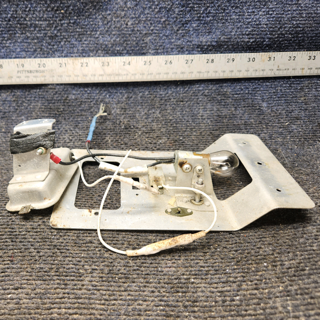Used aircraft parts for sale, 0511325-1 cessna 172N Overhead Console Support Assembly