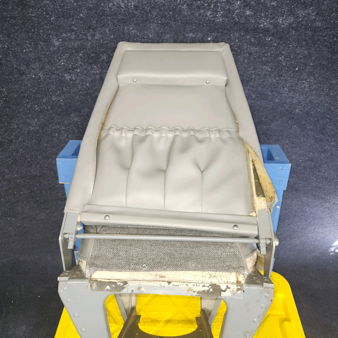 Used aircraft parts for sale, 169-534024-601 , 169-534024-602 , 169-534025-601 Beechcraft A23A Musketeer Custom III PILOT/CO-PILOT/REAR SEAT AND LATERAL IN GOOD CONDITION