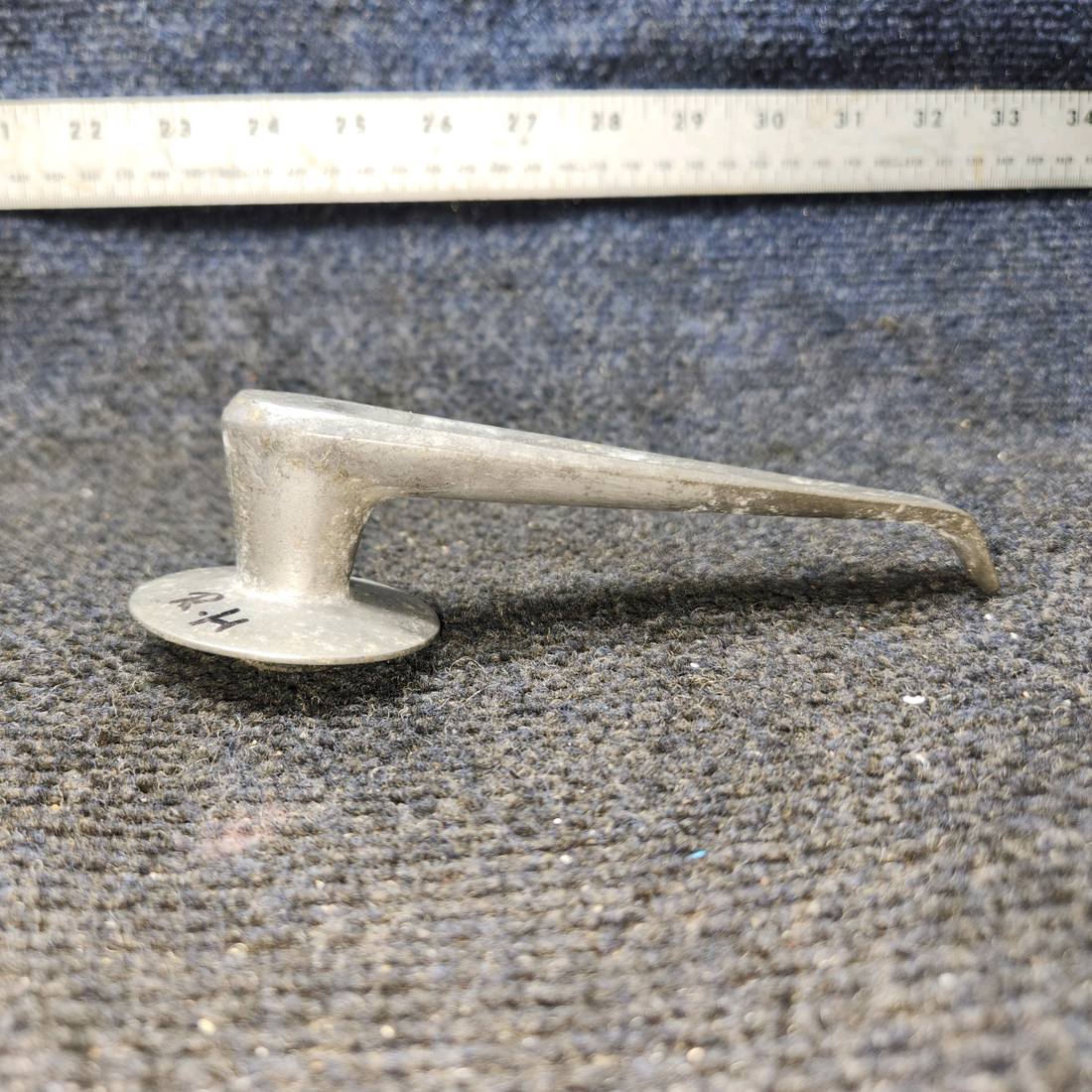 Used aircraft parts for sale, 0711027-1 Cessna 172 Inside Cabin Door Handle LH or RH