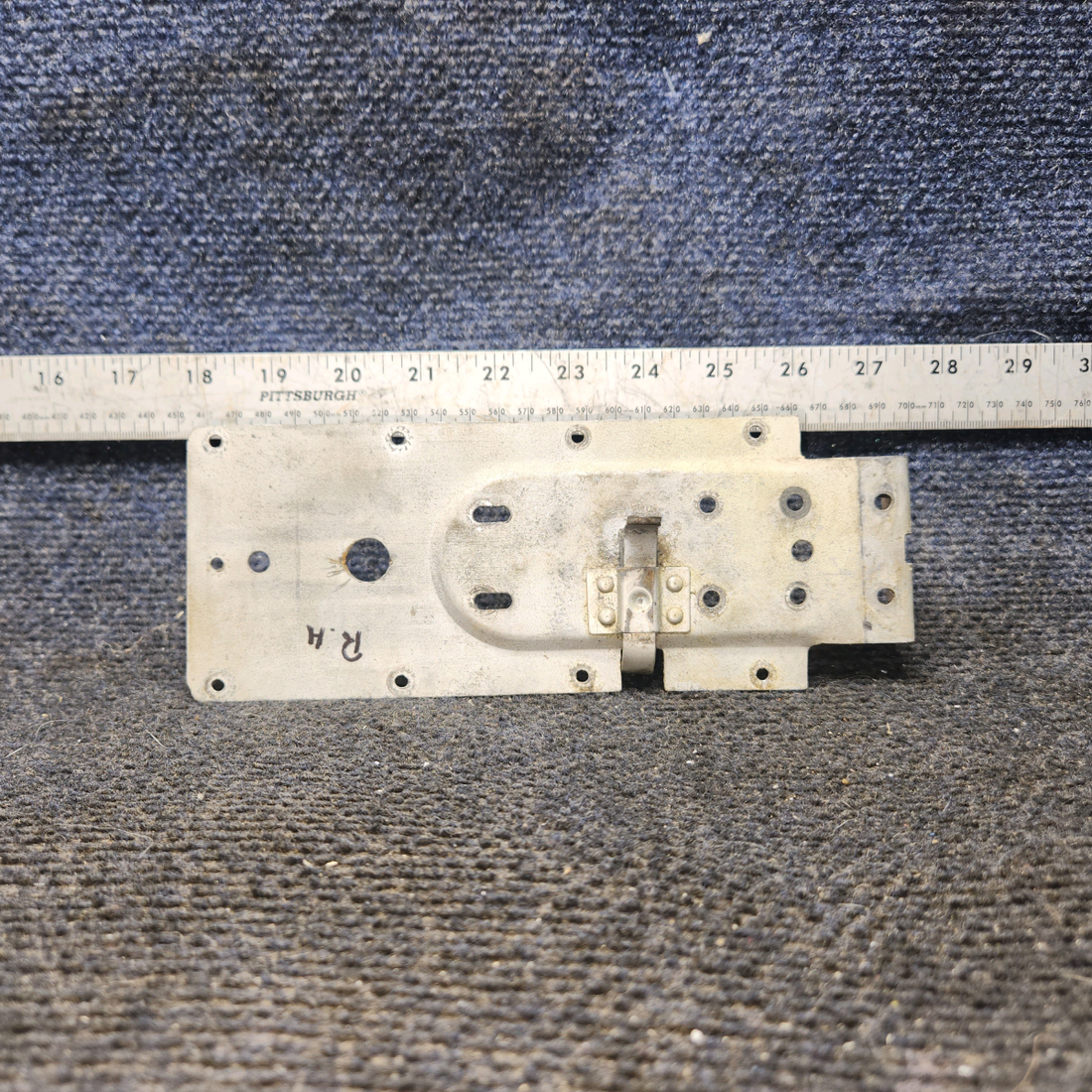 Used aircraft parts for sale, 0413388-1 cessna 150G Mounting Plate Assembly