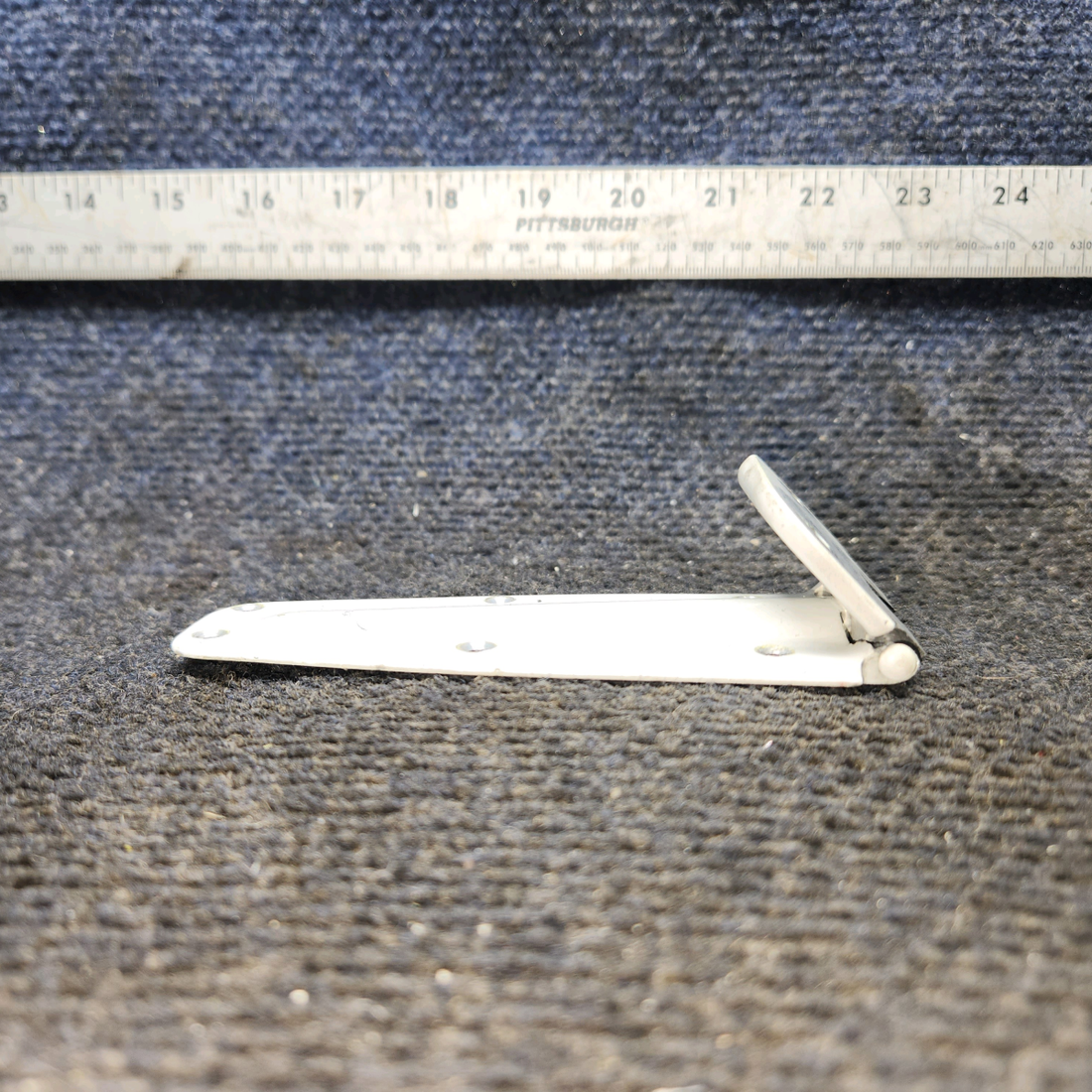 Used aircraft parts for sale, 0413426-3 cessna 150G Hinge Assembly – LH Upper & RH Lower