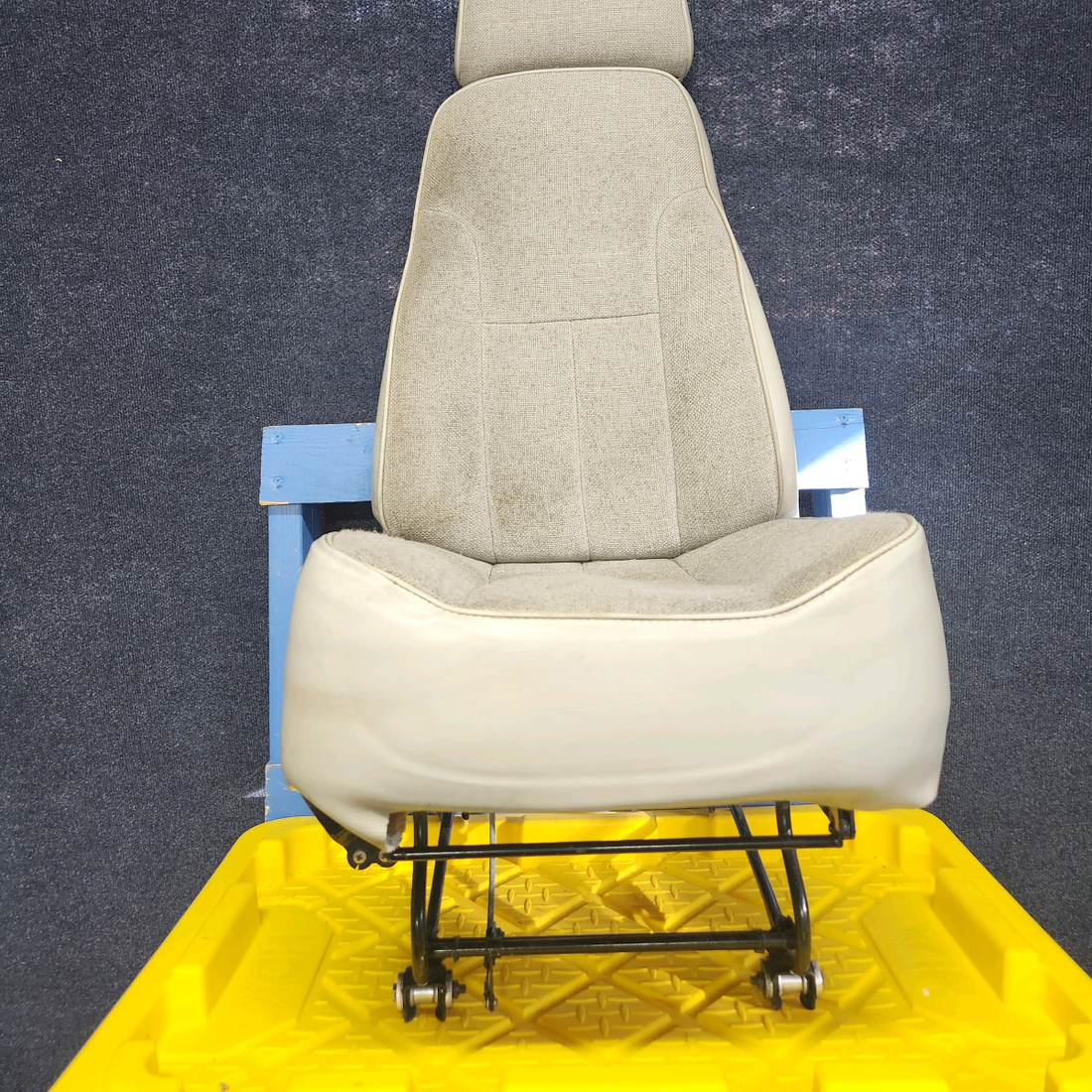 Used aircraft parts for sale, 89026-002 PIPER PA28-161 Warrior III SEAT ASSY LH-PILOT   MECHANICAL GOOD CONDITIONS