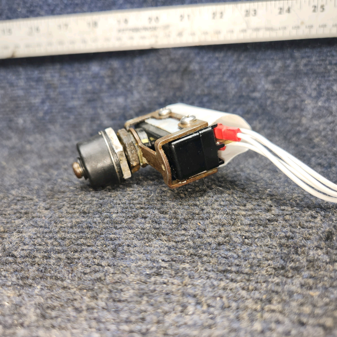 Used aircraft parts for sale, DT-2R-A7 PIPER PA-24-250 Landing Gear Micro Limit Switch