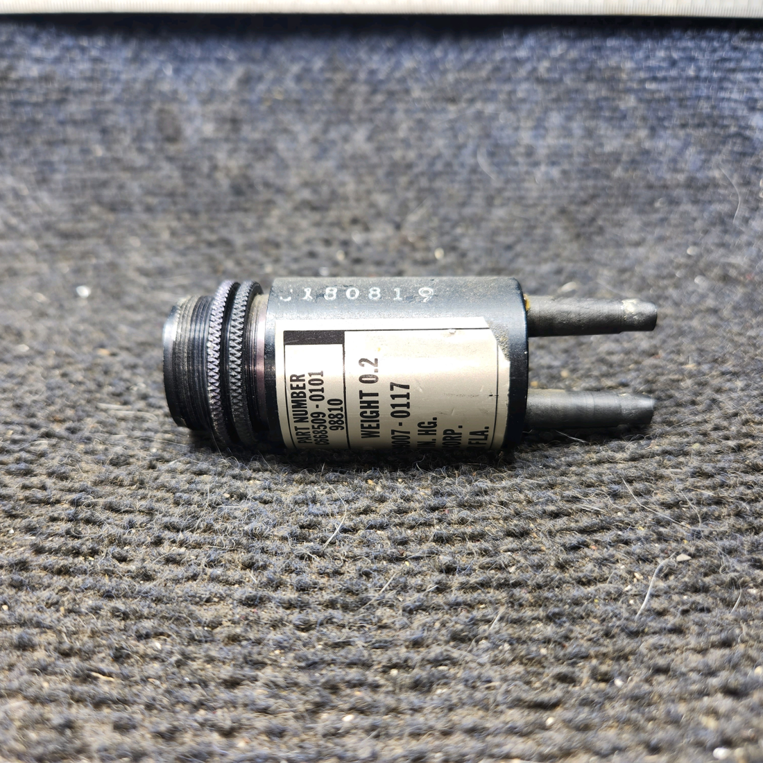 Used aircraft parts for sale, 09007-0117 Aerosonic cessna 172N Suction Indicator