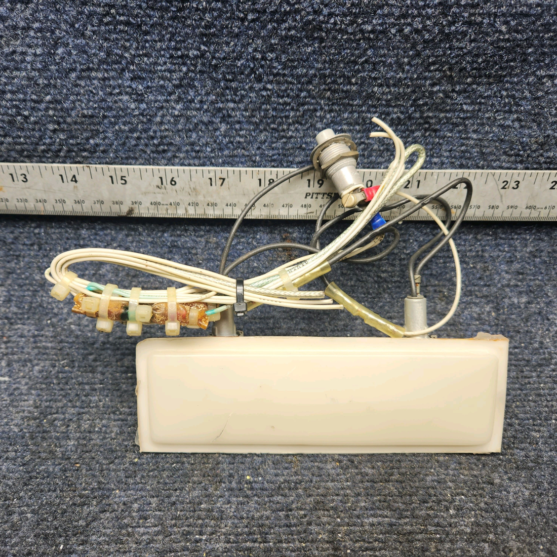 Used aircraft parts for sale, 58-530106-7 Beechcraft F33A OVERHEAD LIGHT ASSEMBLY (VOLTS: 14) W SWITCH