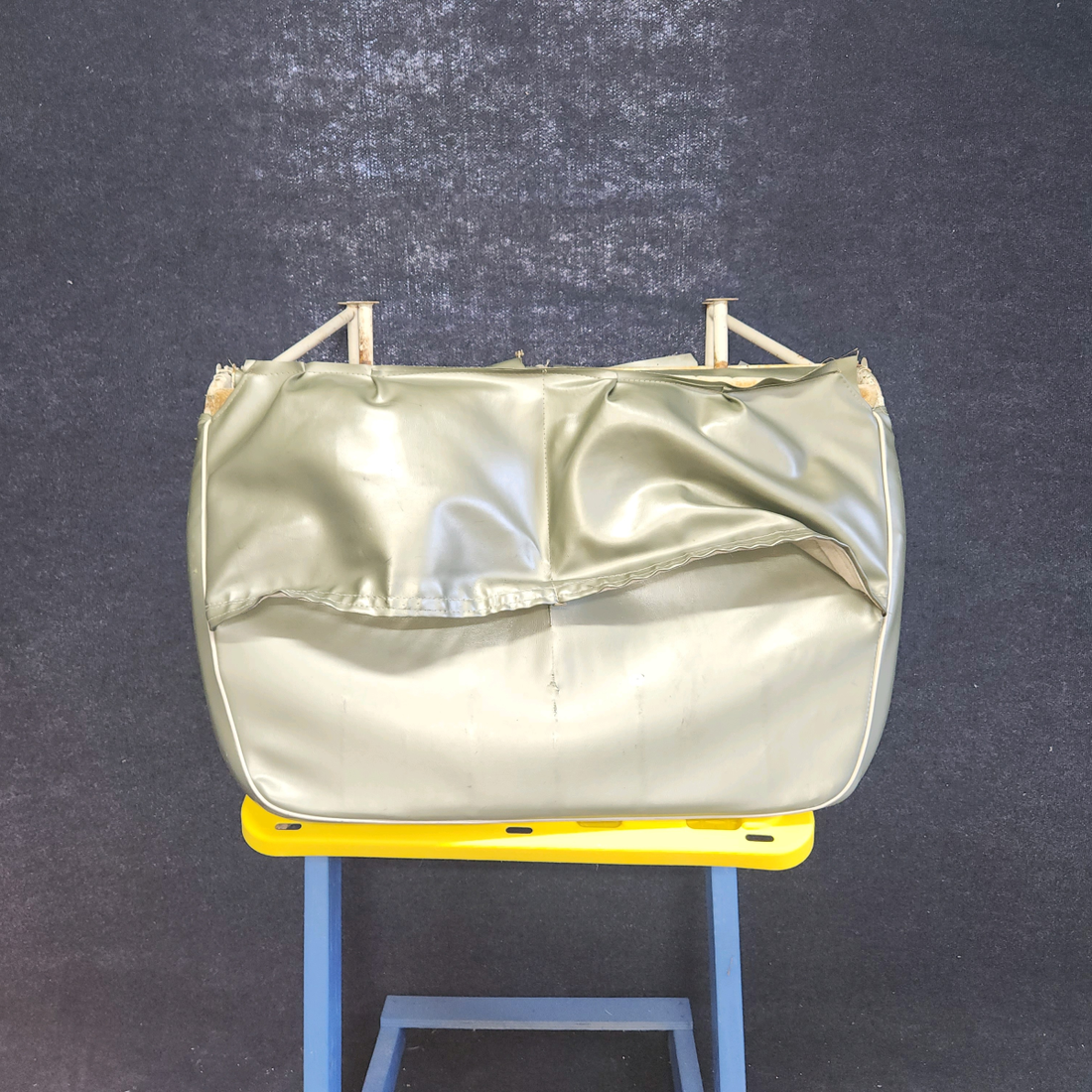 Used aircraft parts for sale, 0514010-19 CESSNA 172K REAR SEAT ASSEMBLY (SINGLE BACK)