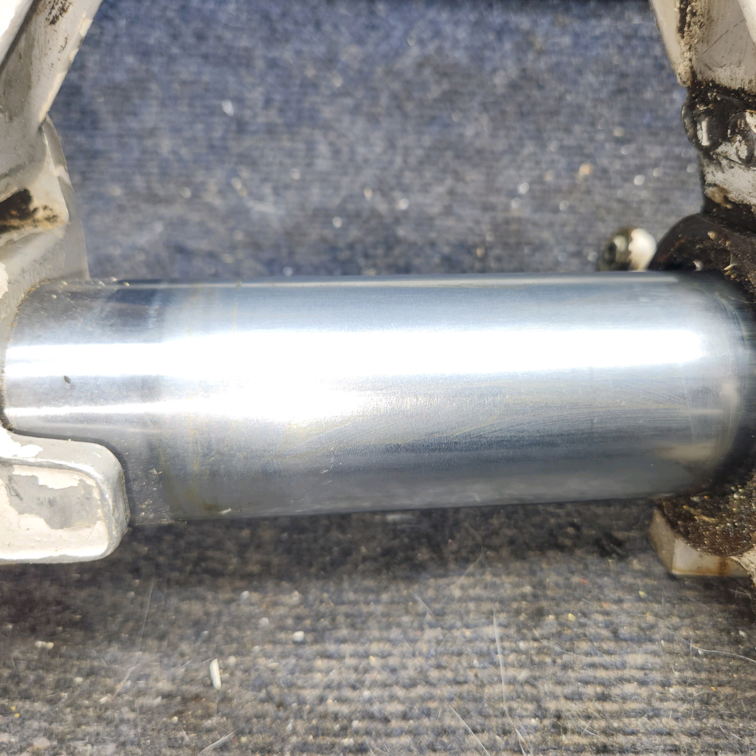 Used aircraft parts for sale, 0442504-3 cessna 150G Nose Landing Gear Strut Assembly