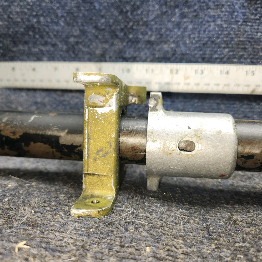 Used aircraft parts for sale, 62705-000 piper PA-28-181 Flap Torque Tube Assembly