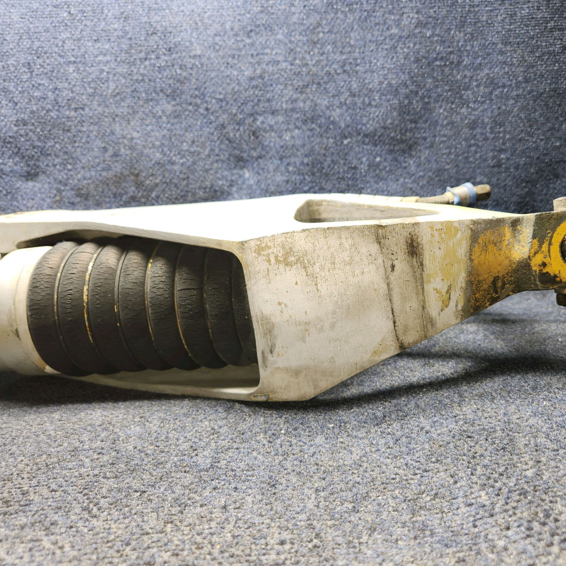 Used aircraft parts for sale, 169-810001-601 Beechcraft A24R Main Landing Gear Assembly LH