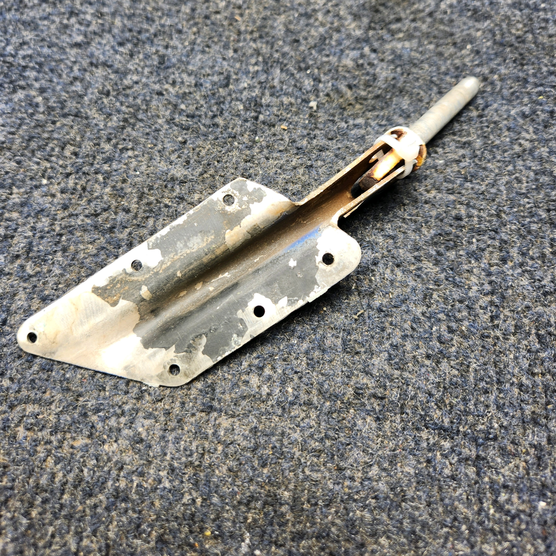 Used aircraft parts for sale, 63051-000 Cessna 172RG LOWER CABIN DOOR HINGE