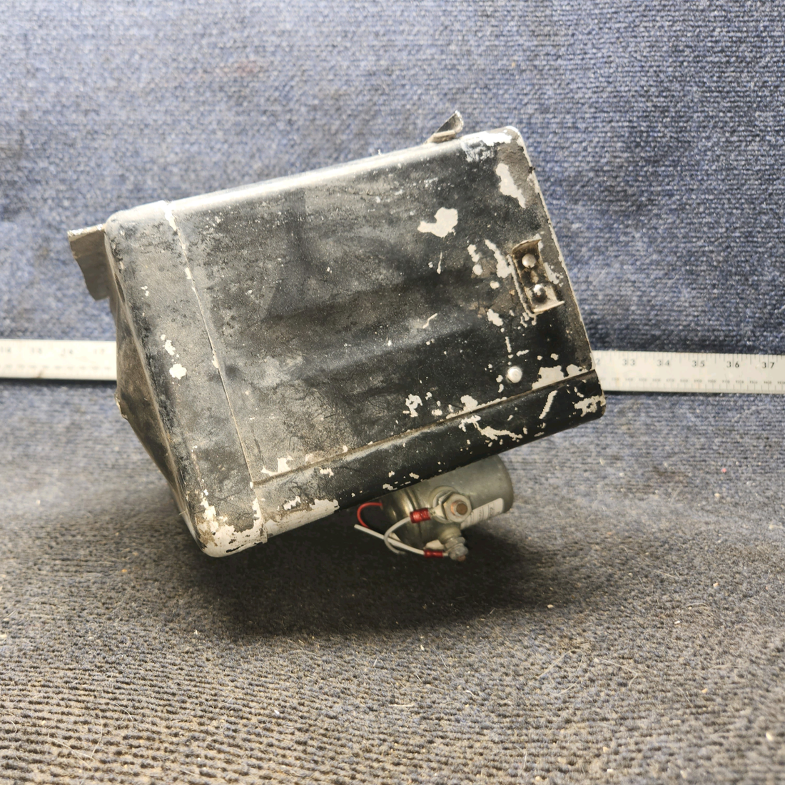 Used aircraft parts for sale, 0413307-18 cessna 172N Battery Box Assembly with Lid