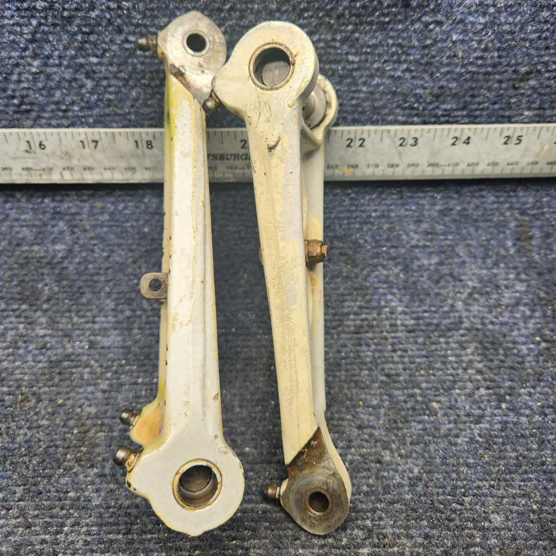Used aircraft parts for sale, 45-815011-8 Beechcraft F33A MAIN GEAR UPPER TORQUE KNEE PRICE PER EACH