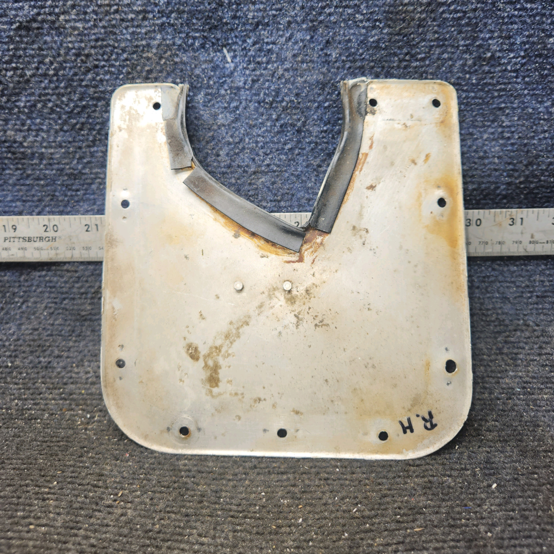Used aircraft parts for sale, 63339-001 Piper PA-28-140 MLG Plate Assembly – RH