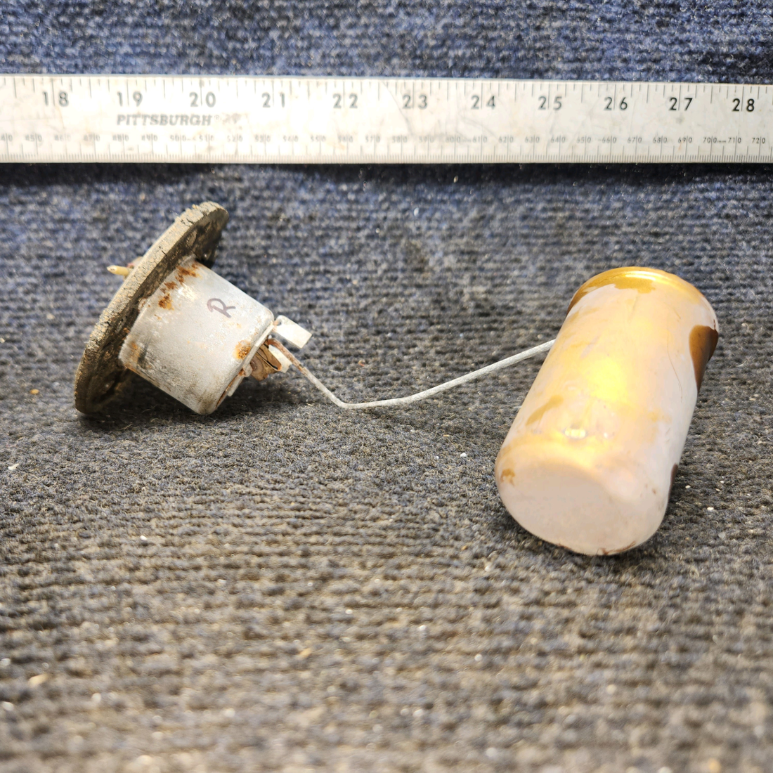 Used aircraft parts for sale, 0426517-1 cessna 150G Fuel Gauge Transmitter