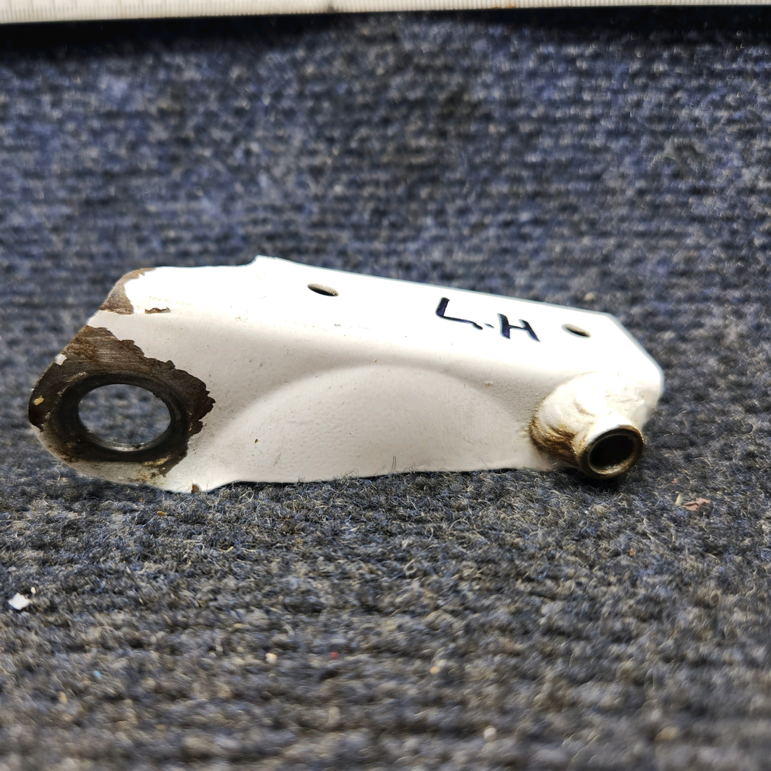 Used aircraft parts for sale, 21068-00 PIPER PA-24-250 Bracket - Gear Door LH