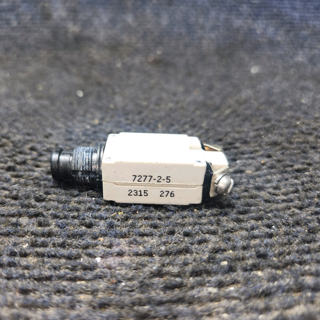Used aircraft parts for sale, 7277-2-5 Klixon 7277 cessna 150G Push-Pull Circuit Breaker - 5 Amps