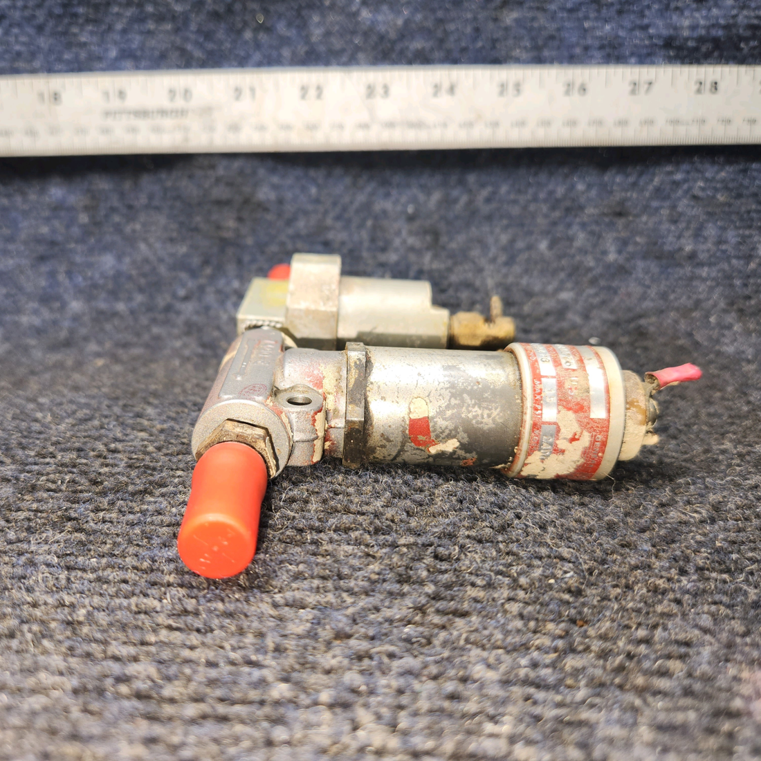 Used aircraft parts for sale, 58-380086-1 BEECHCRAFT 95-55B Shutoff Valve w/ Filter