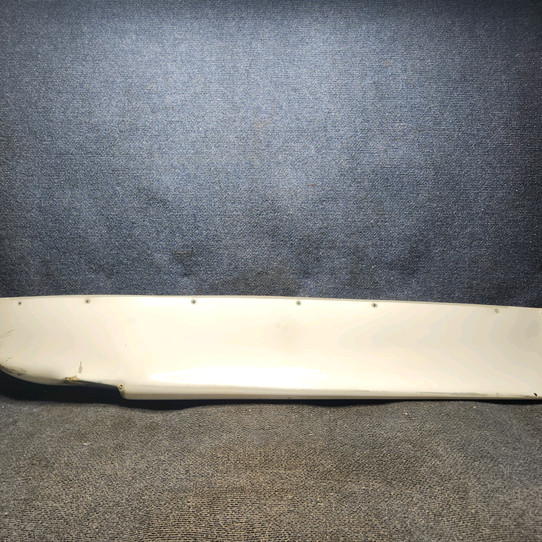 Used aircraft parts for sale, 0523565-30 cessna 150G Wing Tip Assembly – RH – Worn Paint, See Photos