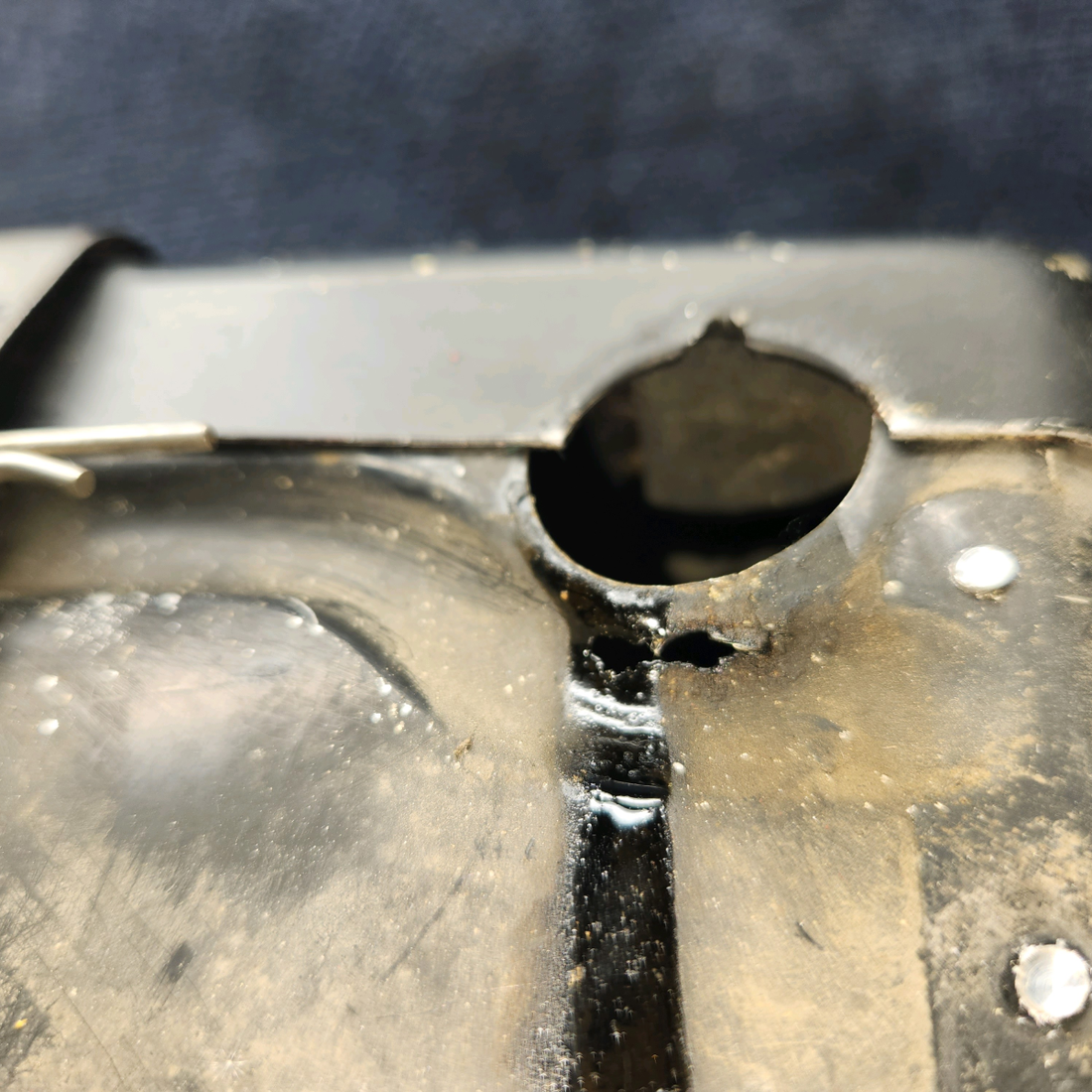 Used aircraft parts for sale, 0413402-2, 0413402-6 cessna 150G Battery Box with Lid
