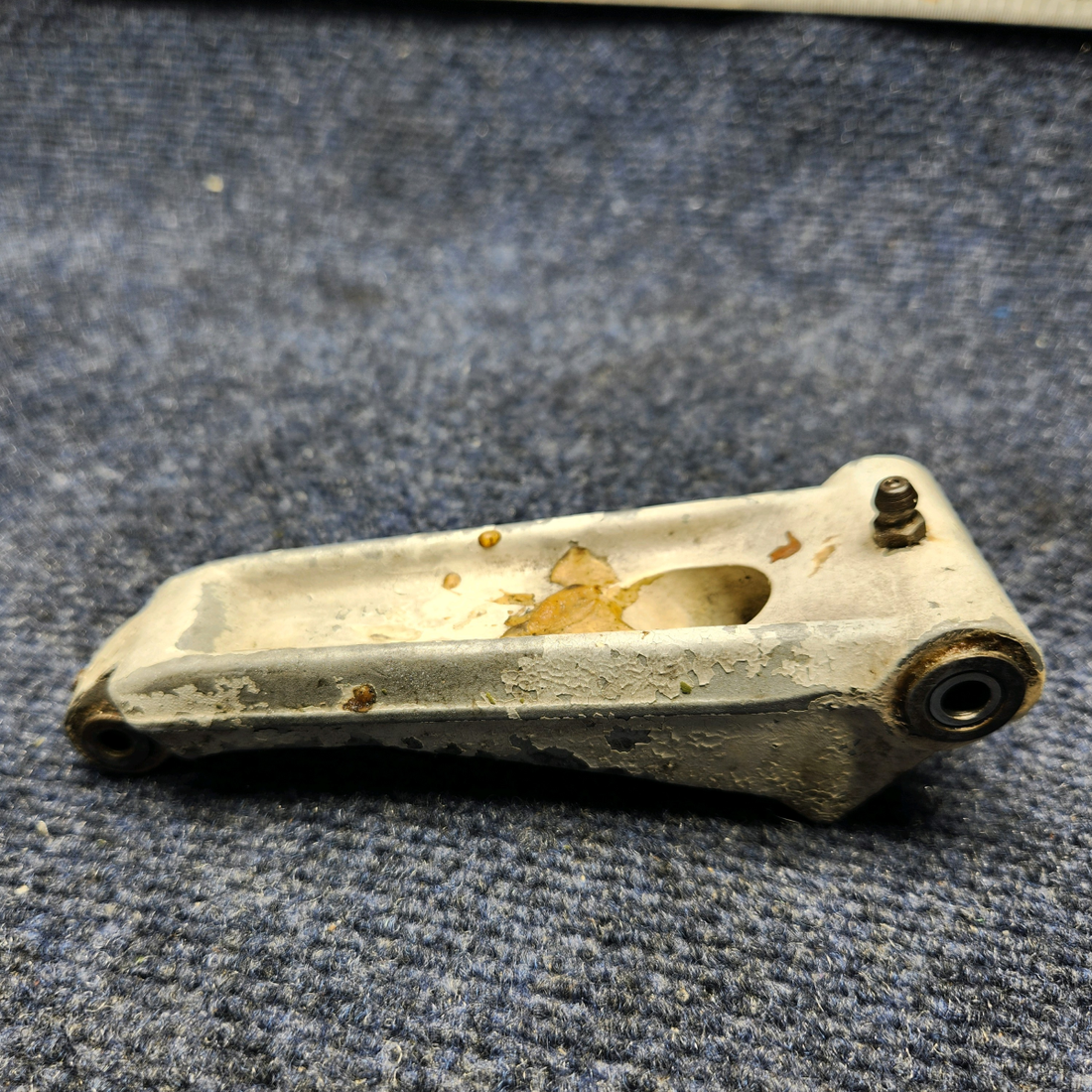 Used aircraft parts for sale, 2043011-6 CESSNA C172RG TORQUE LINK UPPER ASSEMBLY