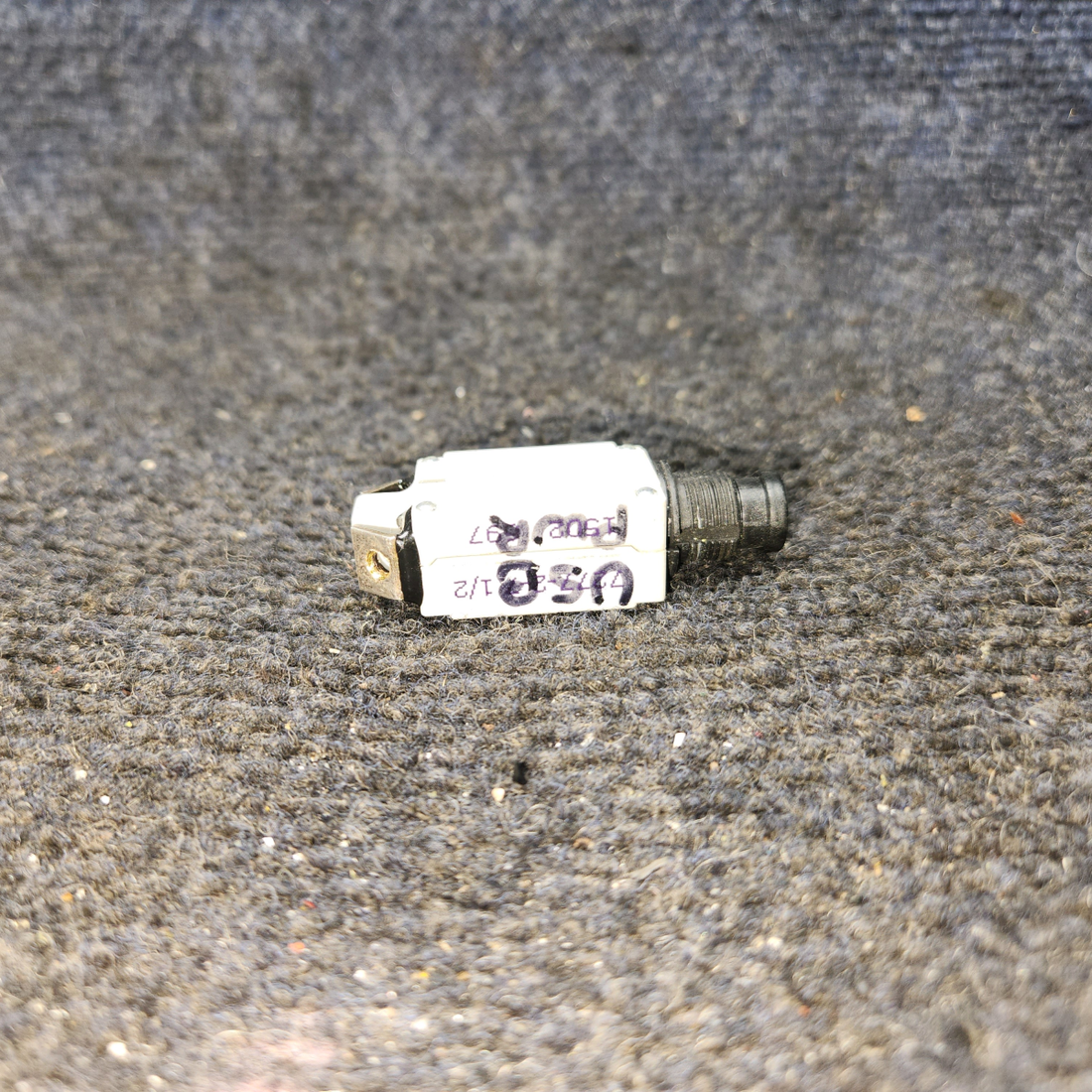 Used aircraft parts for sale, 7277-2-7.5 klixon 7274-2 PIPER PA-24-250 Circuit Breaker 7.5 AMP - Price for Each