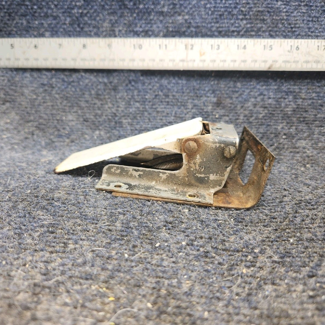 Used aircraft parts for sale, 79515-007, 79515-035, 79532-002 piper PA-28-181 Cabin Door Latch