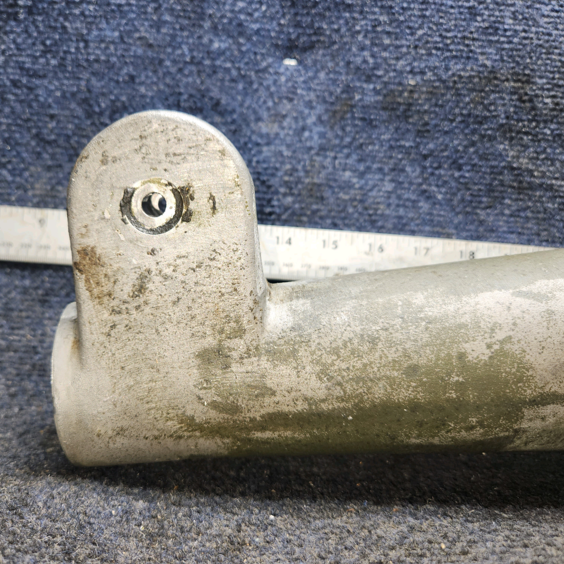 Used aircraft parts for sale, 65319-004 Piper PA-28-140 Main Gear Cylinder