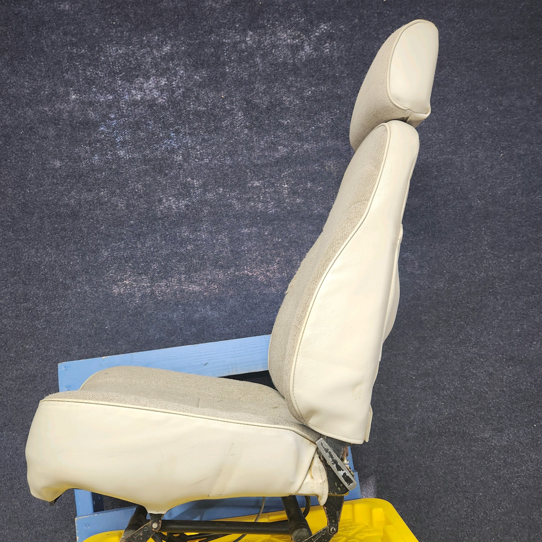 Used aircraft parts for sale, 89026-003 PIPER PA28-161 Warrior III SEAT ASSEMBLY RH-COPILOT   MECHANICAL GOOD CONDITIONS