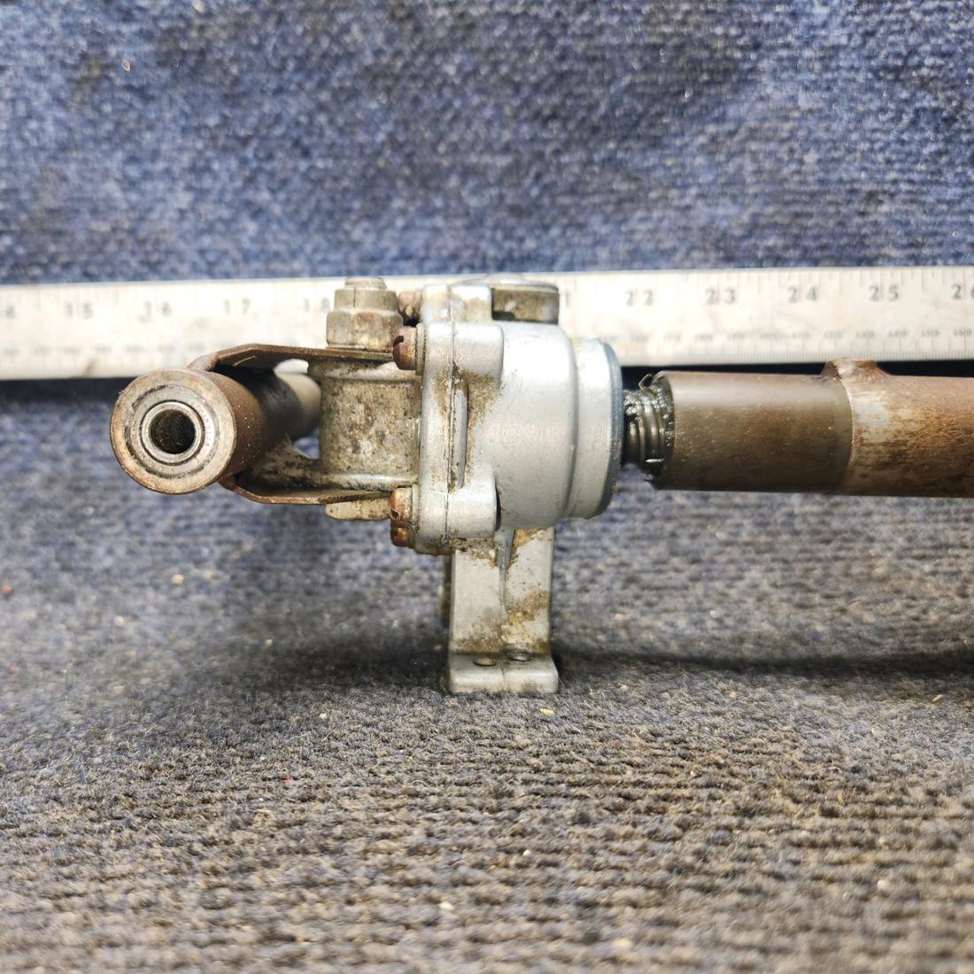 Used aircraft parts for sale, C301002-0301 Cessna 172F Flap Actuator