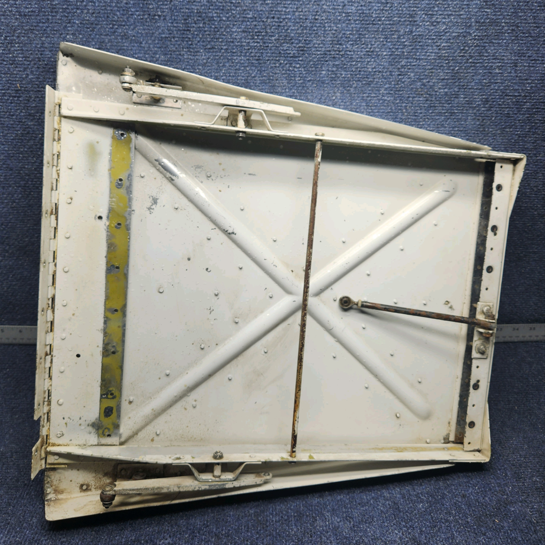 Used aircraft parts for sale, 99271-000 Piper PA32RT-300 AC LOUVER DOOR ASSEMBLY