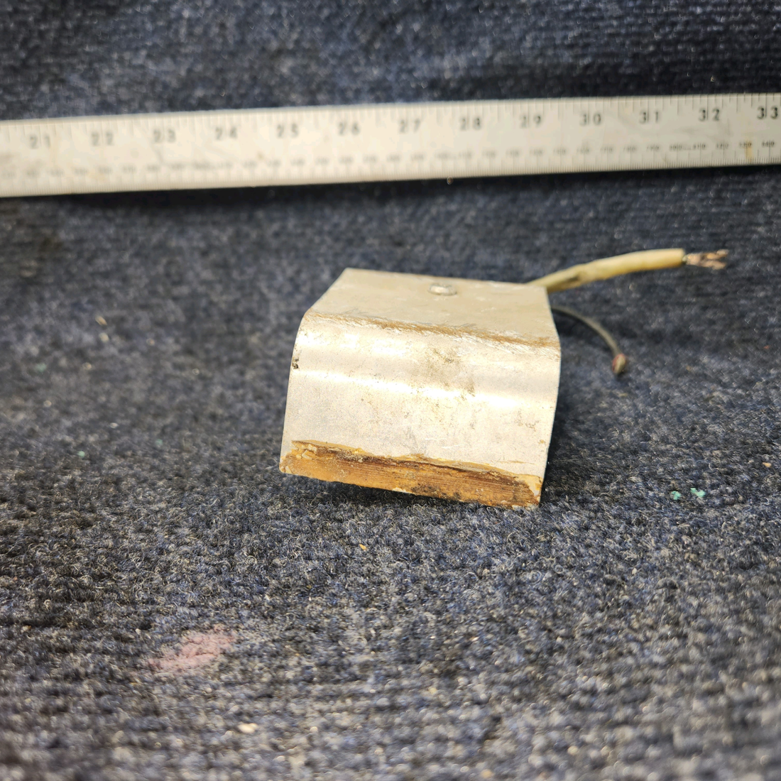 Used aircraft parts for sale, 0762035-1 Cessna 182P Cover Plate Wing Light