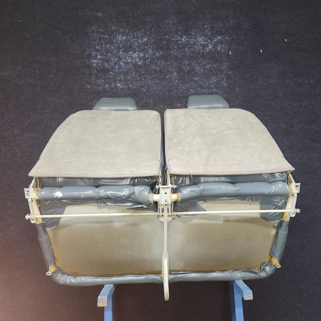 Used aircraft parts for sale, 0700678-7 Cessna 182G Aft Split-Back Seat Assembly