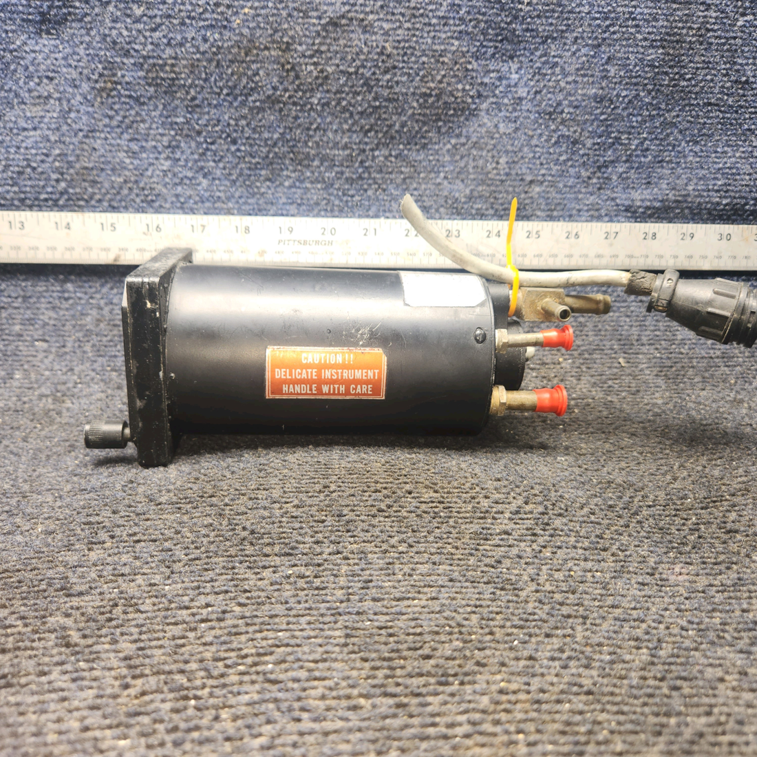 Used aircraft parts for sale, 52D267 Century Flight Systems 1U367 Piper PA28RT-201 Attitude Gyro - Cable cut