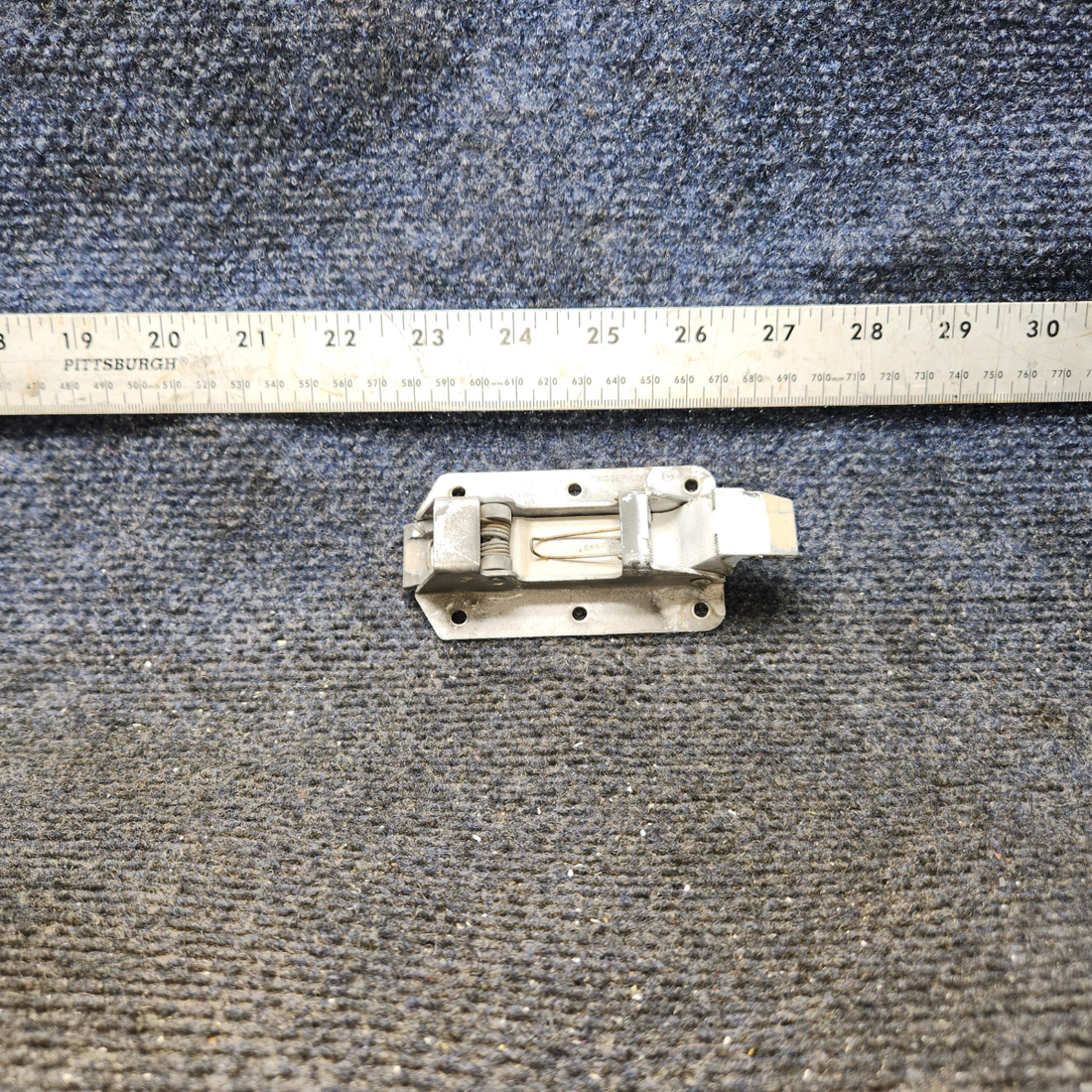 Used aircraft parts for sale, 472-077 Piper PA32RT-300 Baggage Door Trigger-Action Latch