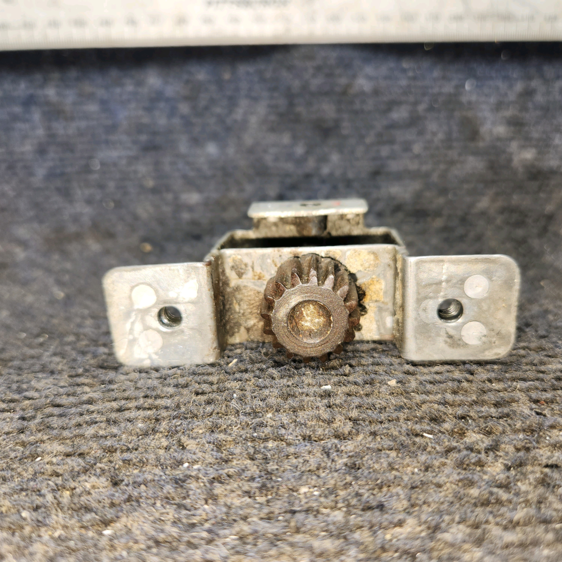 Used aircraft parts for sale, 0412066-1 cessna 150G Cabin Door Rotary Clutch Assy