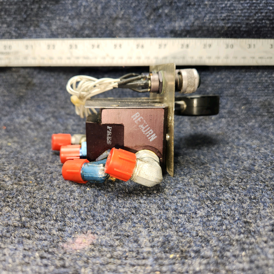 Used aircraft parts for sale, 9881020-2 Cessna 172RG Landing Gear Selector Valve Assy/W Light