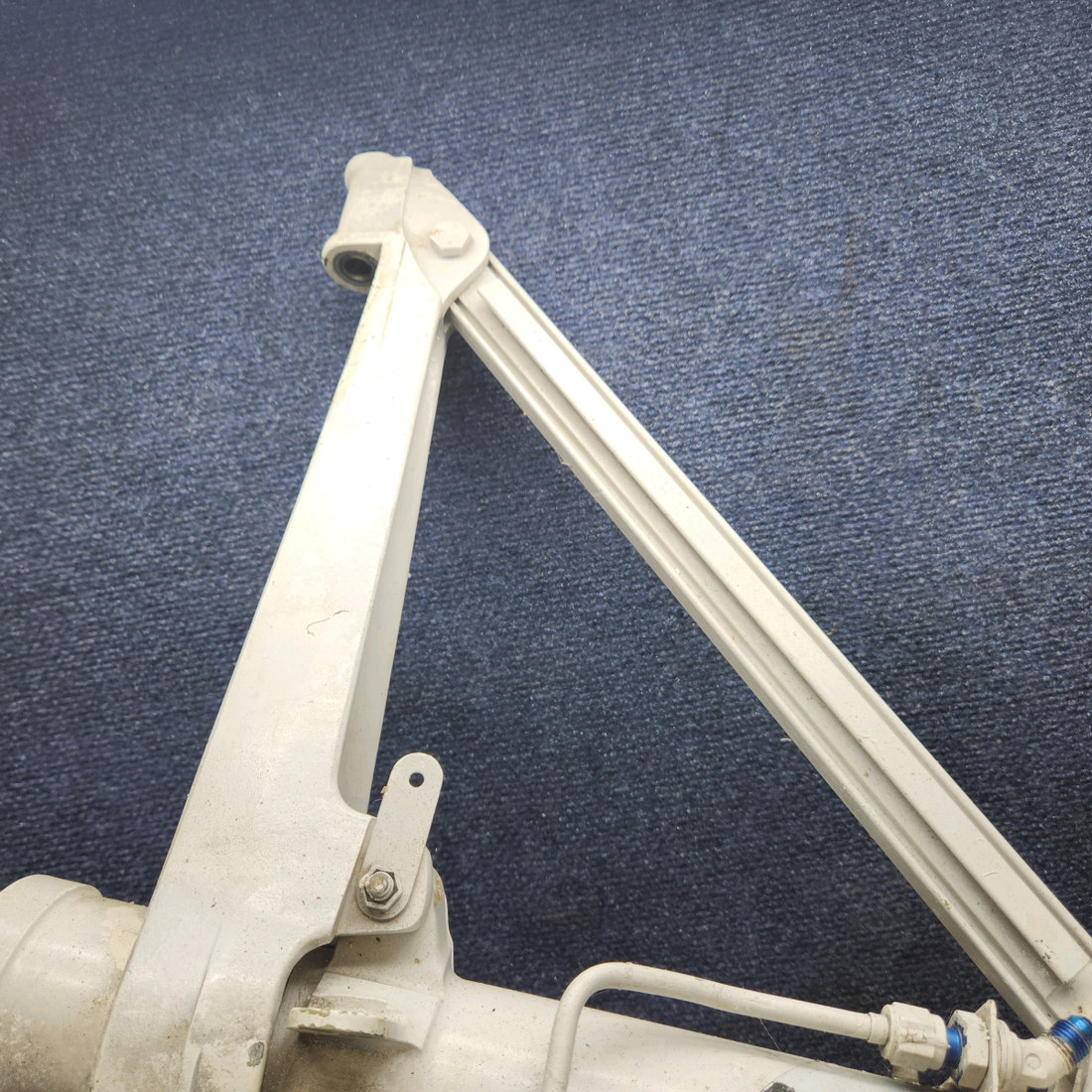 Used aircraft parts for sale, 95-810002-618 BEECHCRAFT 95-55B Gear Assy Main - RH