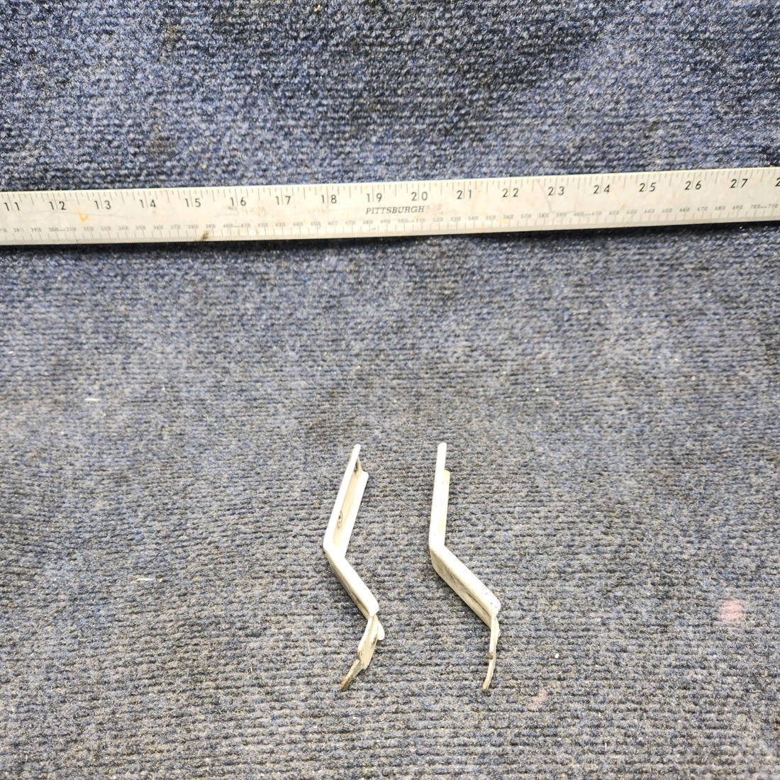 Used aircraft parts for sale, 0426209-3 CESSNA 172K CABIN DOOR CATCH "PRICE PER EACH"